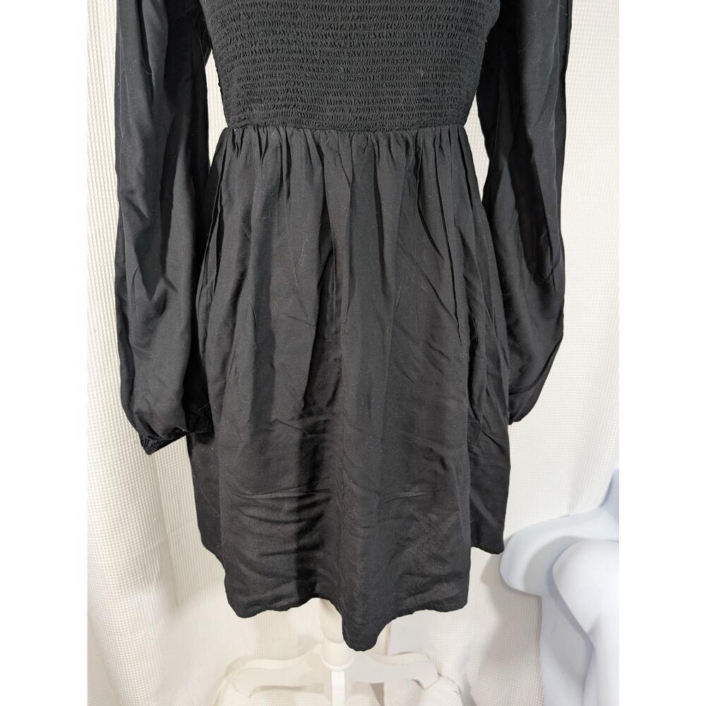 OLD NAVY! BLACK DRAPEY, FLOWING RUCHED BODICE LONG POUF SLEEVE DRESS! SZ M - Picture 4 of 10